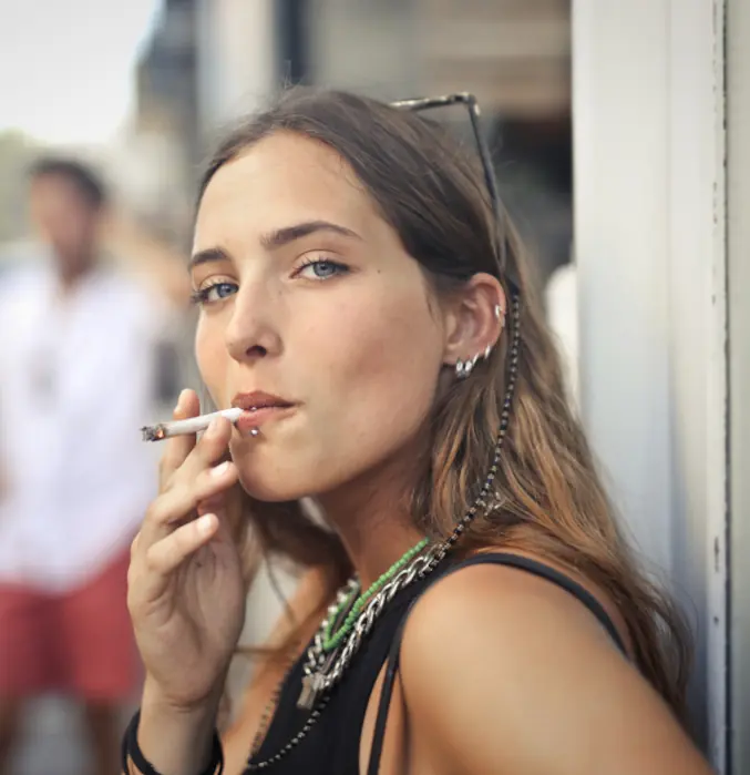 Το 2015 στην Ελλάδα καπνιστές ήταν το 27,2% των γυναικών και το 36,6% των ανδρών.